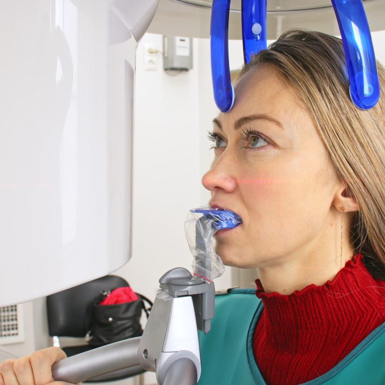 Doctor,To,Take,A,Image,3d,Scanner,Tomography,Of,Teeth